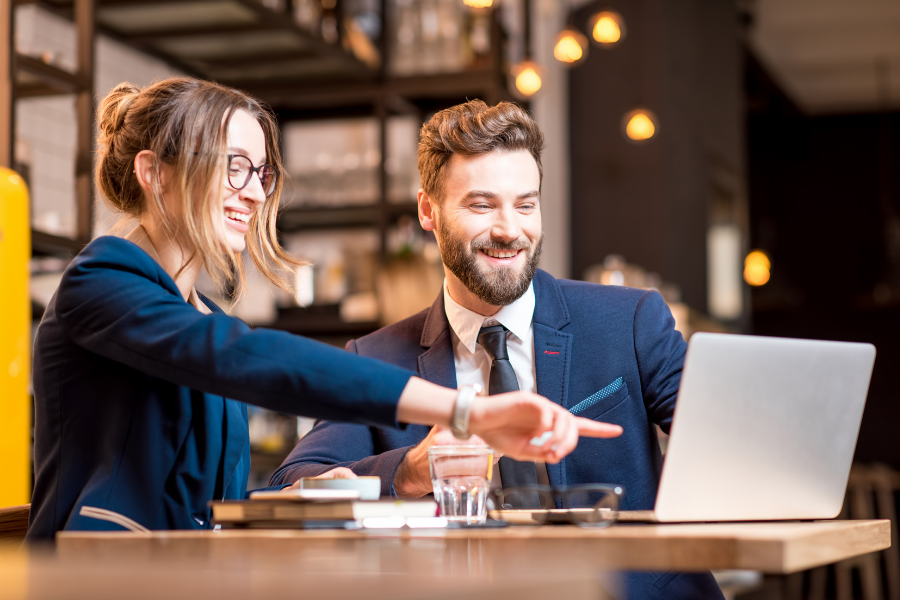 Sesión de asesoría laboral LaboralFix con clientes